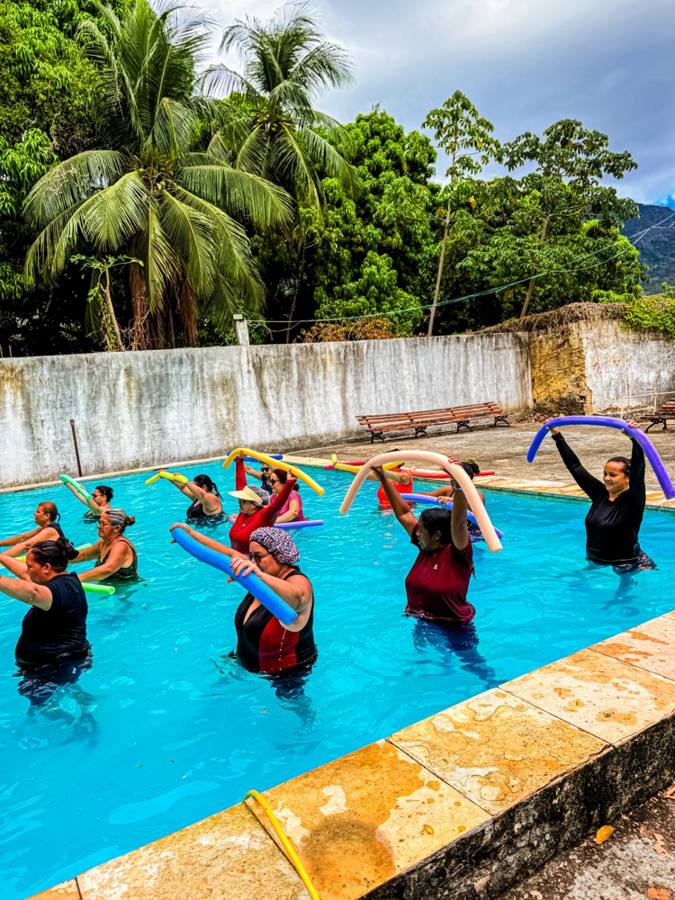 Natação inclusiva na piscina